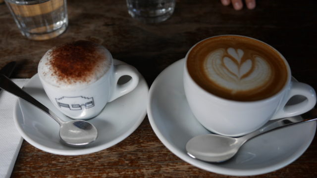 ベビーチーノとフラットホワイト